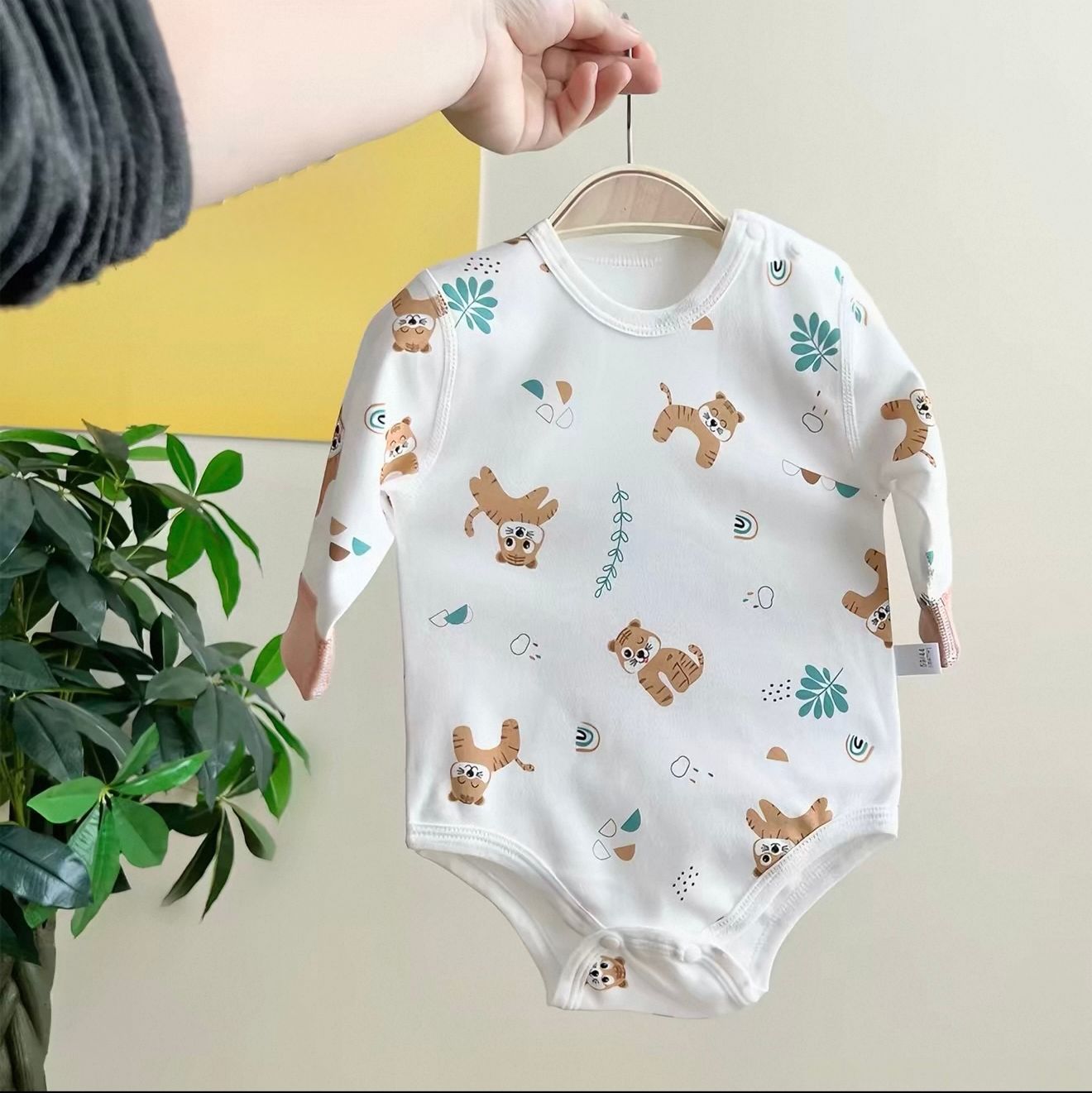 Body bébé manches longues – Motif tigres mignons 🐯 | Confort & douceur